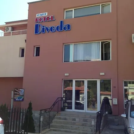 Femili Diveda فندق