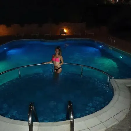 Femili Diveda Szálloda