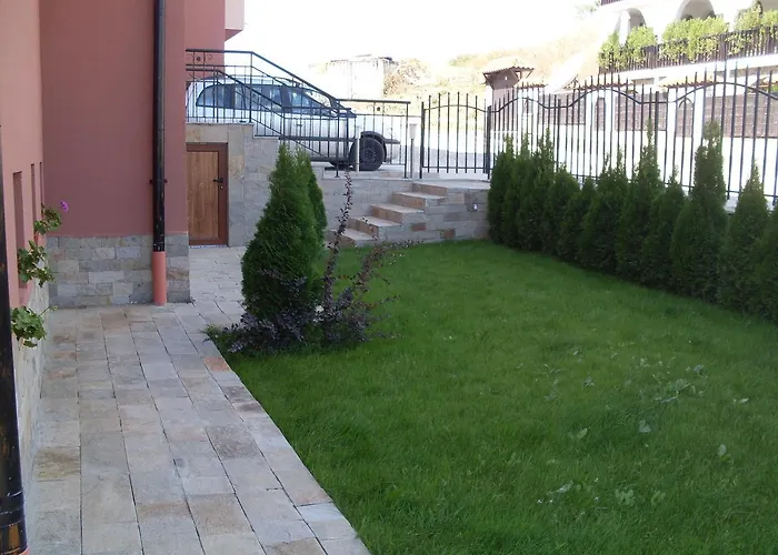 Femili Diveda מלון 2*