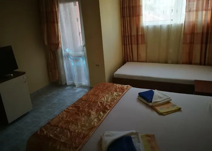 Femili Diveda מלון